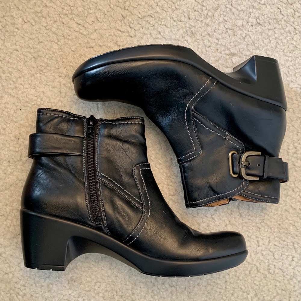 NWOT EASY SPIRIT BOOTIES SIZE 6N